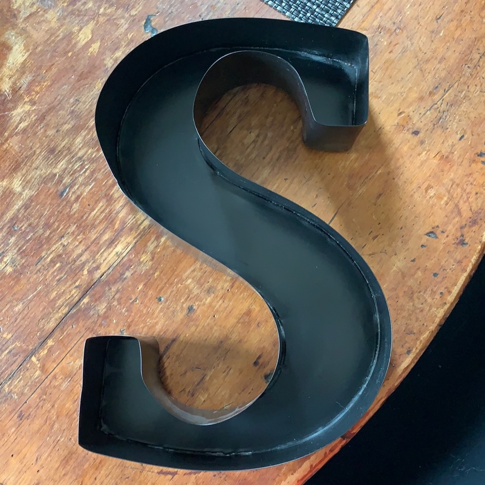 Cork holder in shape of S
